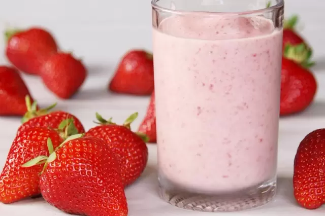 Yogurt Paisa Strawberry (Fresa) 64 oz - TM FOODS Austin