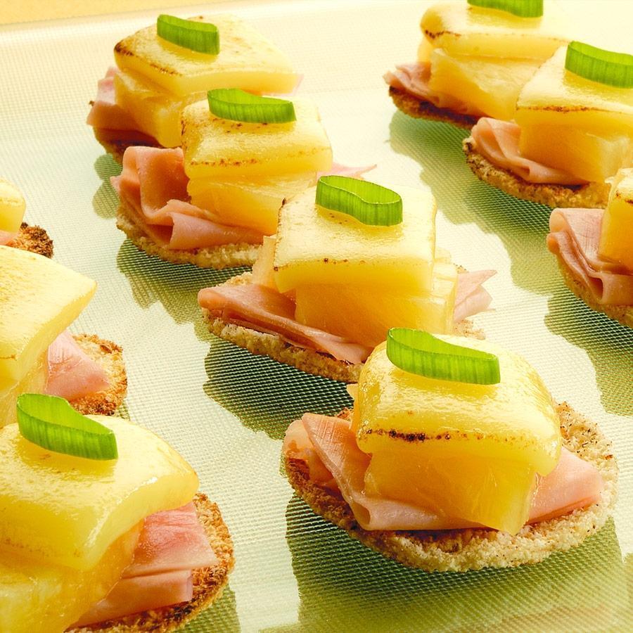 Bocaditos Tropicales de Casabe y Queso Munster - PAISA USA