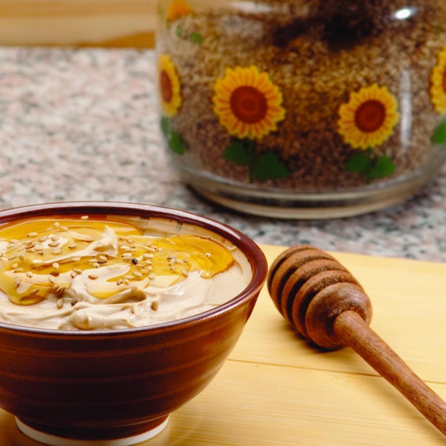 Crostinis Dorados con Sal en Escamas con Crema de Berenjena - PAISA USA