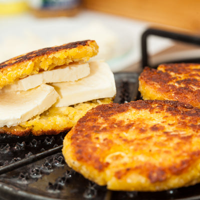 Arepa de Choclo con Queso  - Sweet Corn Patties With White Cheese (Pre-baked)