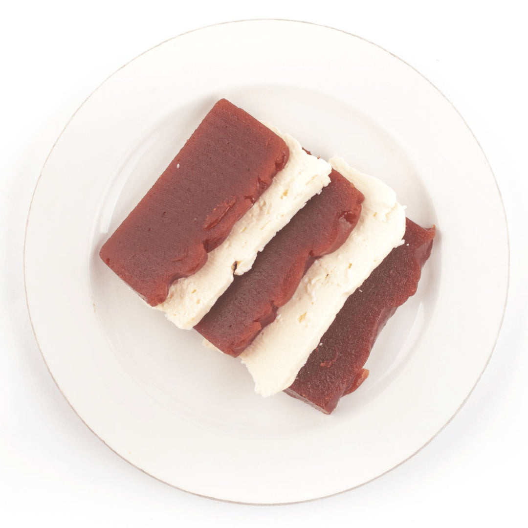 Tequenos de guayaba y queso prefritos - Guava Paste and Cheese Sticks (Pre-fried).